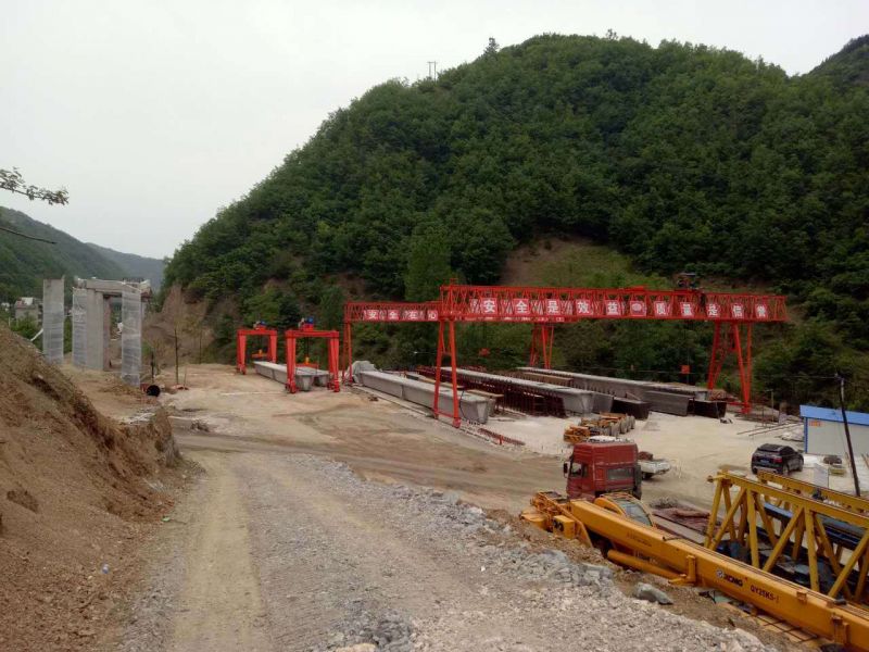 100T，跨度45M，升高15M门式起重机100T，跨度35M，升高15M、9M、8M皆有